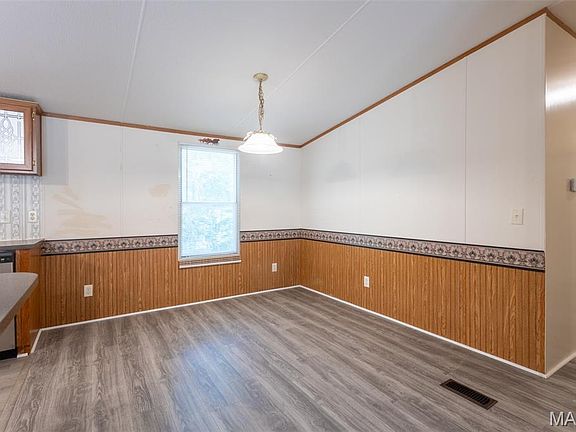 4th image of 10601 Valley Ct
