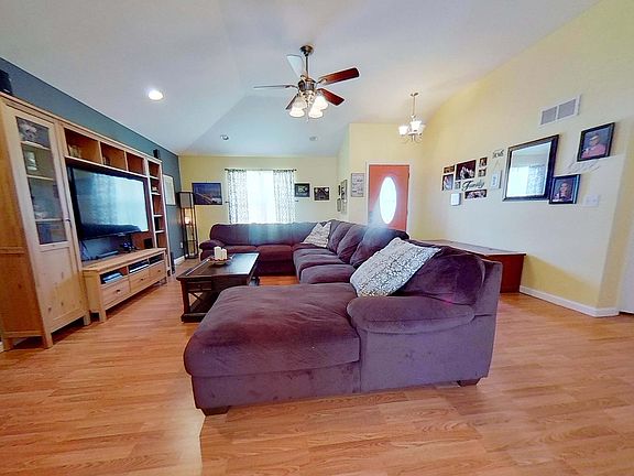 3rd image of 20971 Hansen Rd