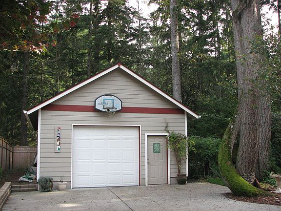 Detached Garage