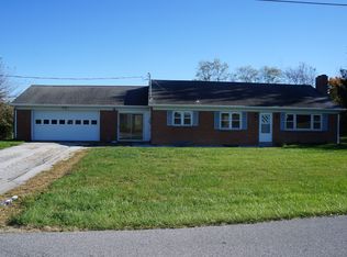 2115 Yingling Dr, Spring Grove, PA 17362