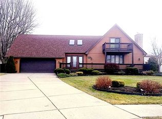 157 Royal Coach Rd, West Seneca, NY 14224