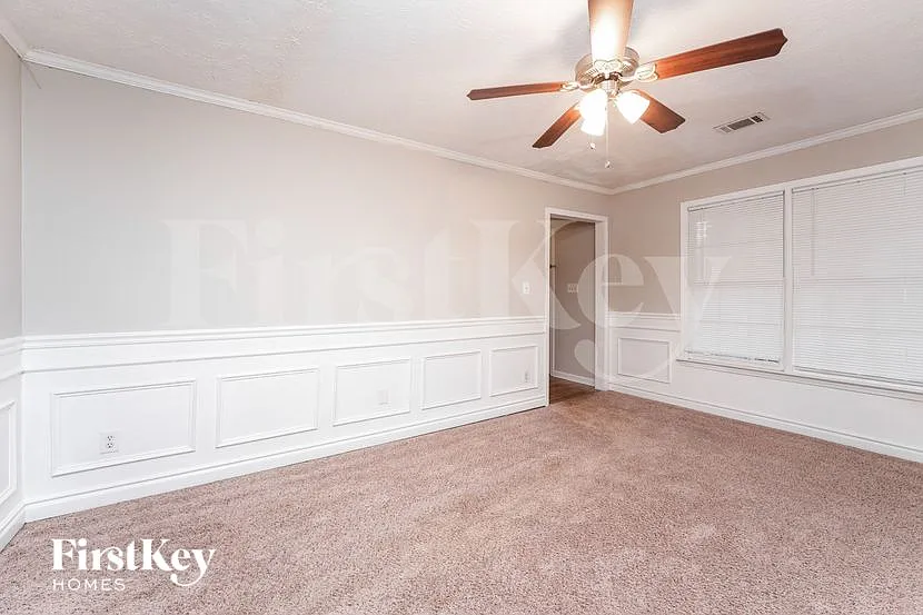 3 bed, 2.0 bath, 1645 sqft, $2,220 — Photo 3