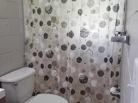 2nd image of 636 W Juniata St