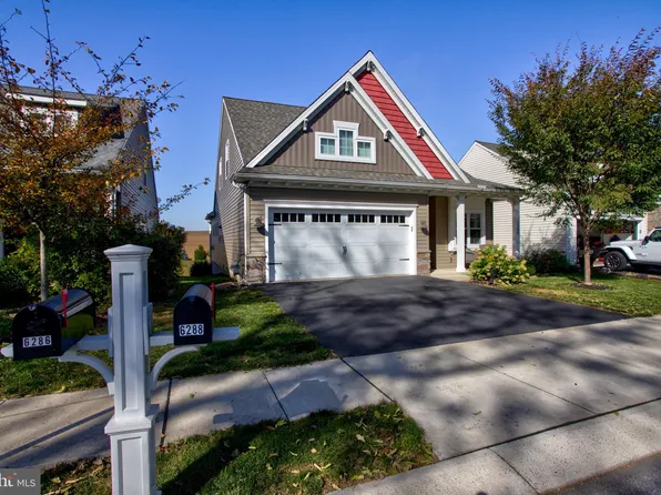 6288 Meadowfield Dr, Mount Joy, PA 17552