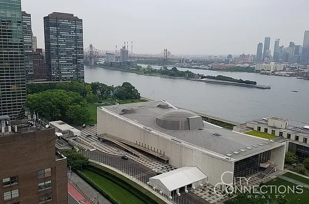 Rented by City Connections Realty | media 6