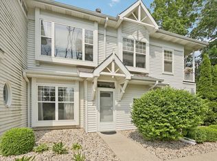 6168 S Creekside Dr UNIT 2, Cudahy, WI 53110