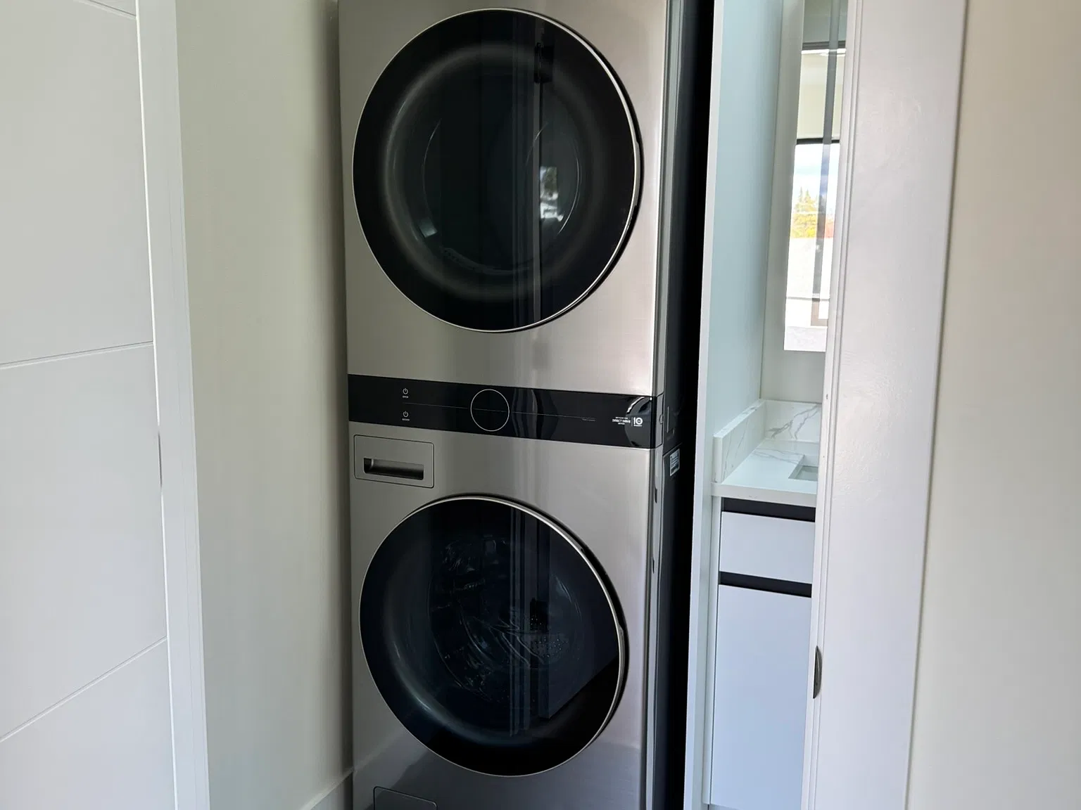 2 bed, 2.5 bath, 1000 sqft, $3,300 — Photo 2