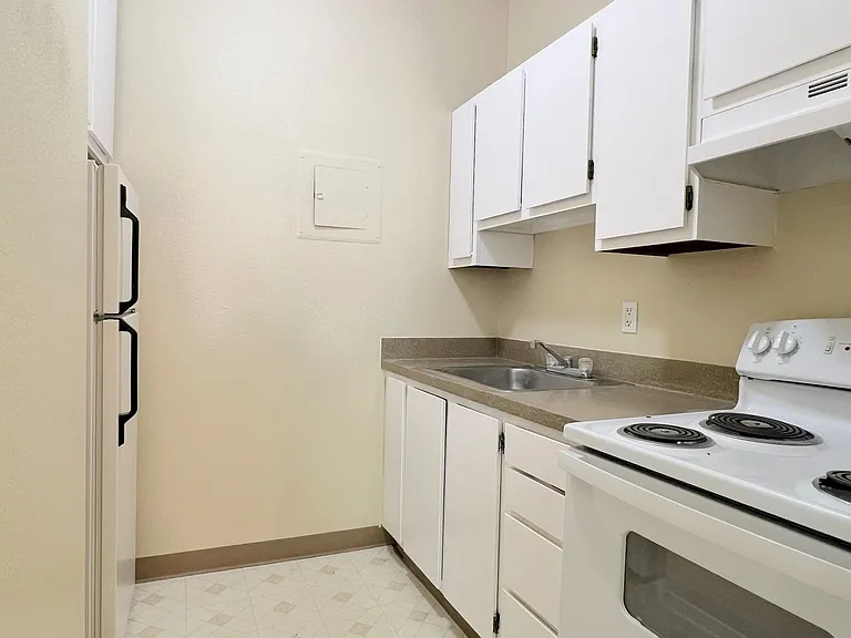Marcella Apartments — Photo 24