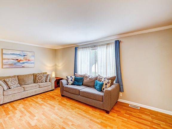 5th image of 546 Doral Country Dr