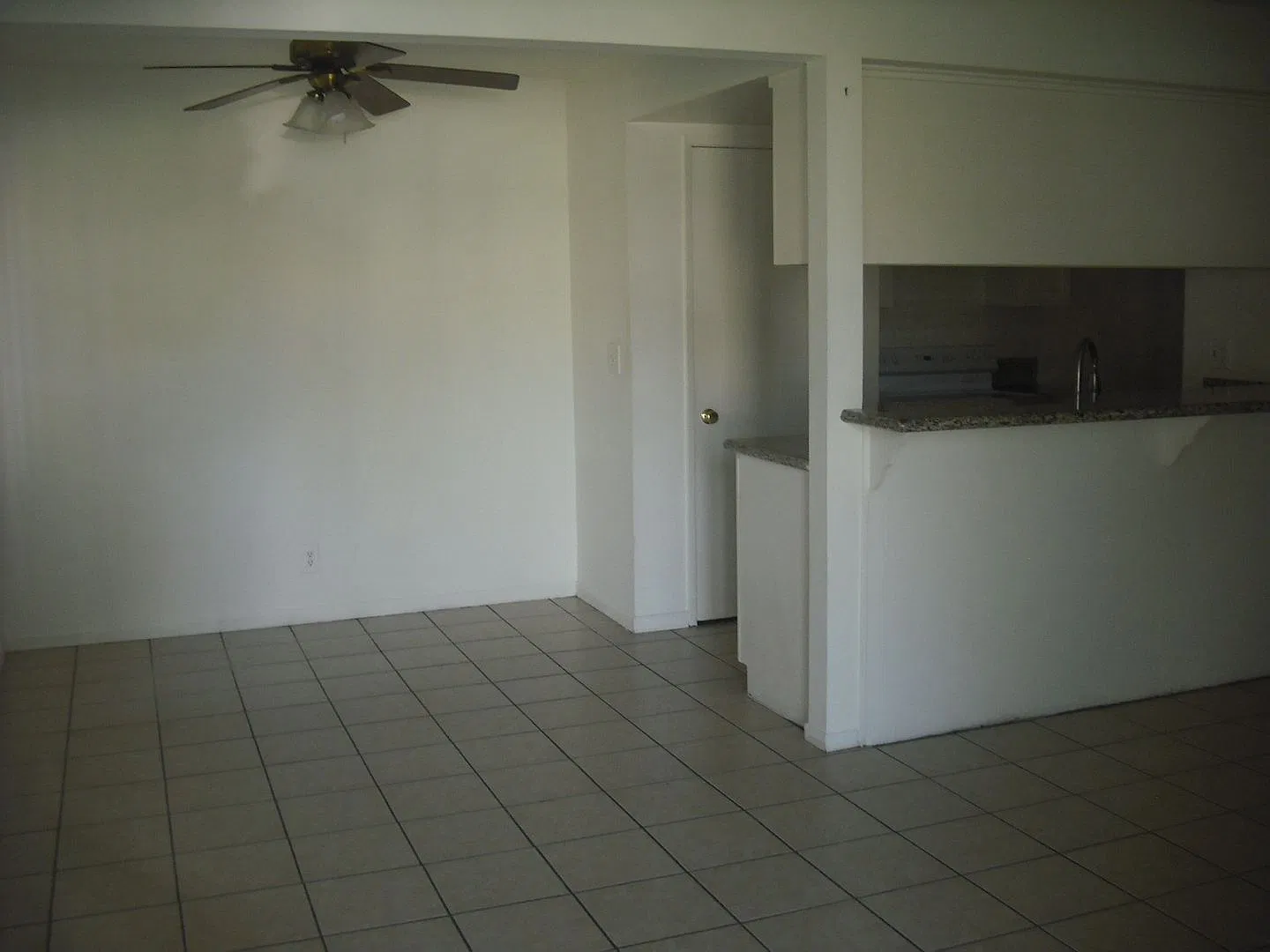 Enjoy townhouse living close to the beach. — Photo 2