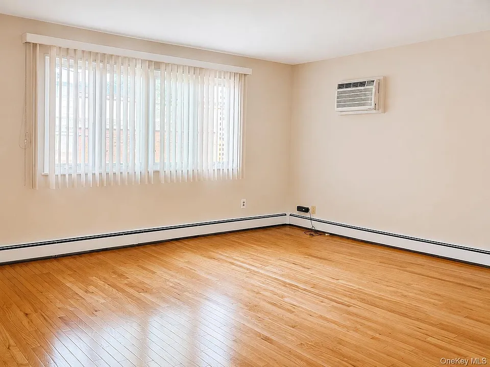 185 Bennett Ave #1
