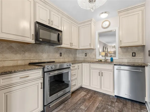 204 Twin Brook Court, Carmel, NY 10512