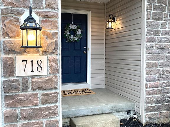 2nd image of 718 Loreto Ln