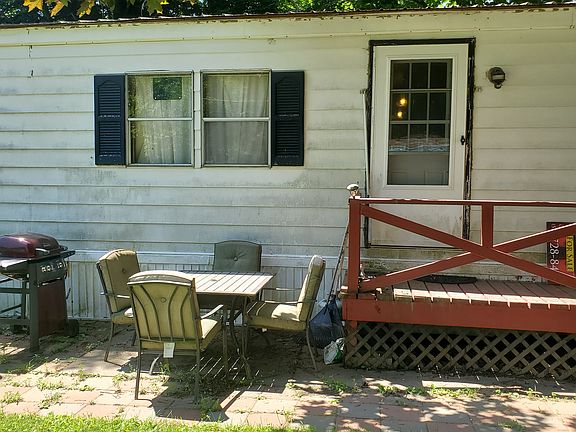 3rd image of 46 Vosburgh Trailer Park