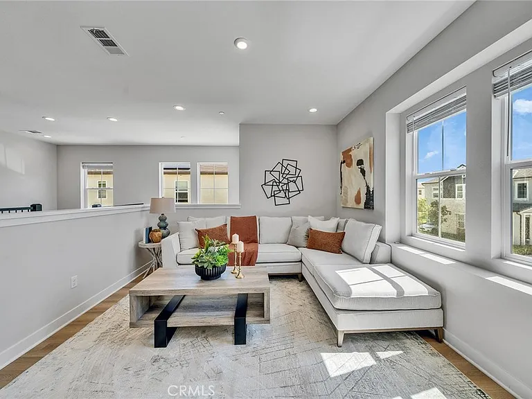 141 Edna Pkwy — Photo 37