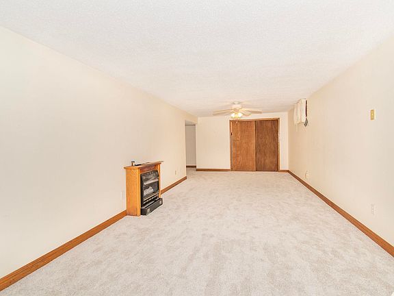 3rd image of 2252 W Drake Rd