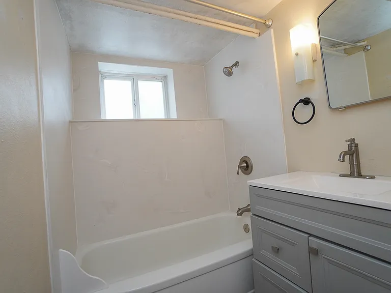 2506 W Woodlawn Ave #4 — Photo 33