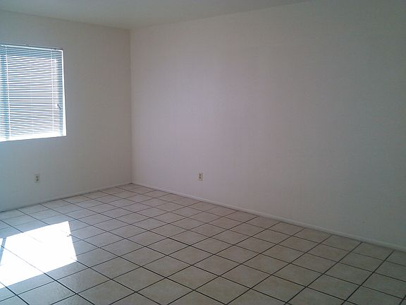 5th image of 501 E Jacinto St