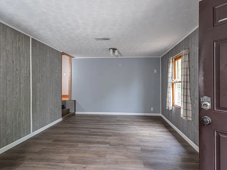 460 Lansing Edmond Rd — Photo 15