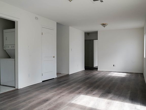 5th image of 1656 W 104th St