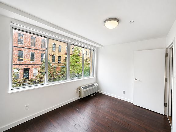 5th image of 286 Stanhope St APT 2A