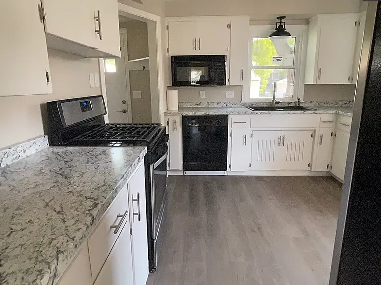 6015 Newton Ave S — Photo 5