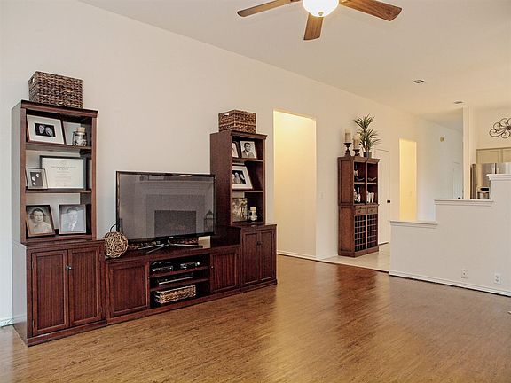 4th image of 17865 Park Valley Dr