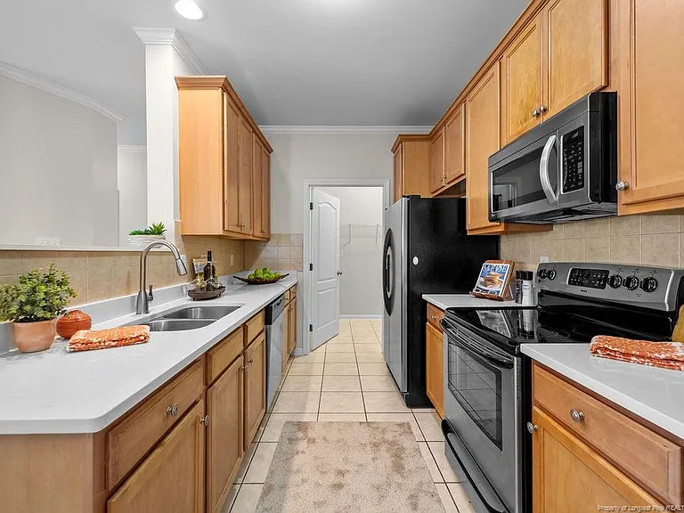 1329 Kershaw Loop #138 — Photo 6