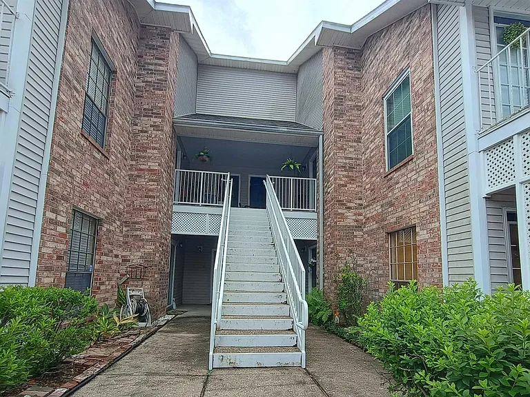 8500 Bluebonnet Blvd #24 — Photo 1