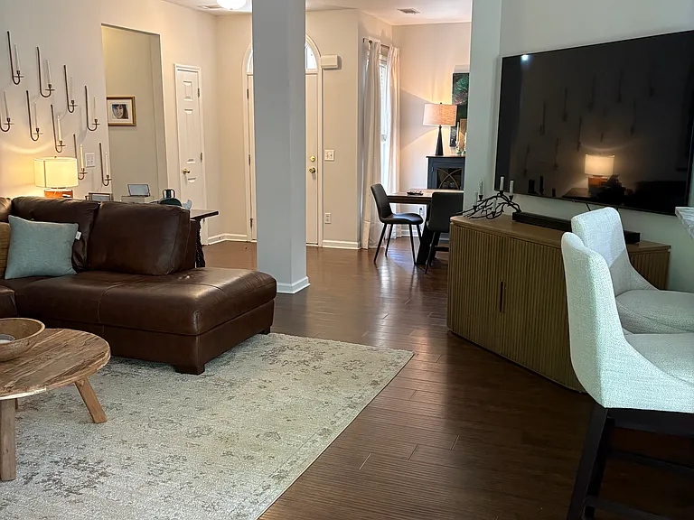 341 Laurel Glen Xing — Photo 1
