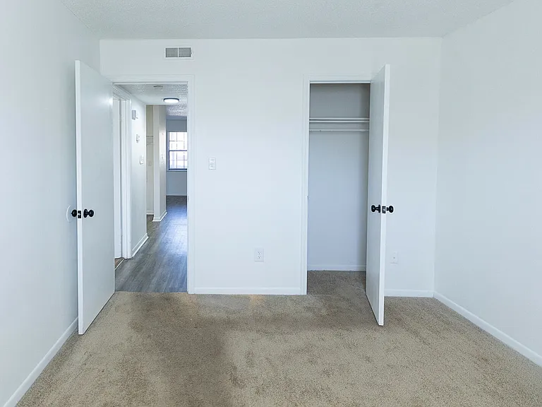Room 1 (2) Room 1 (2)