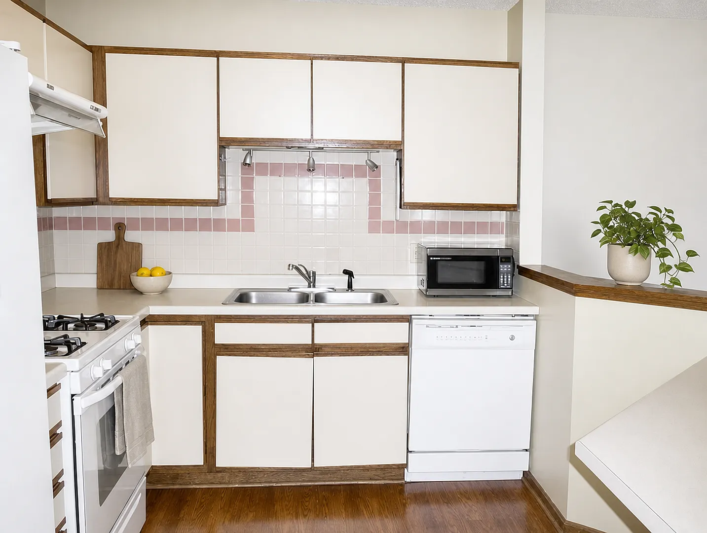 Four Bedroom with Garage in Eden Prairie for $2,799/month! — Photo 2