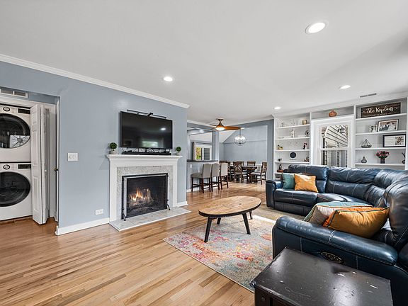 3rd image of 1160 Hazel Ave