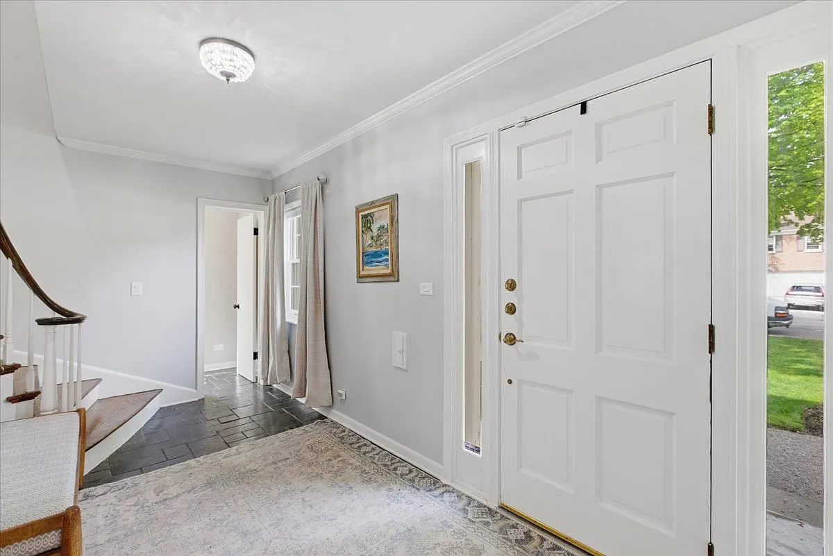 4 bed, 4172 sqft, $6,995 — Photo 3