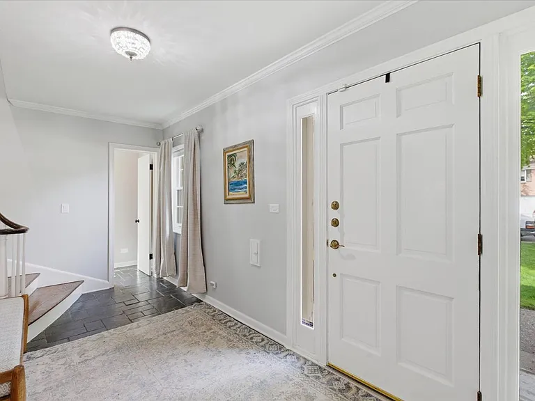 9343 Hamlin Ave — Photo 3