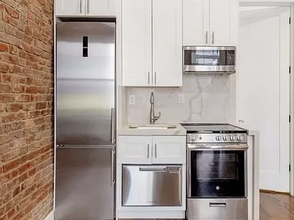 3rd image of 321 W 11th St #1RE