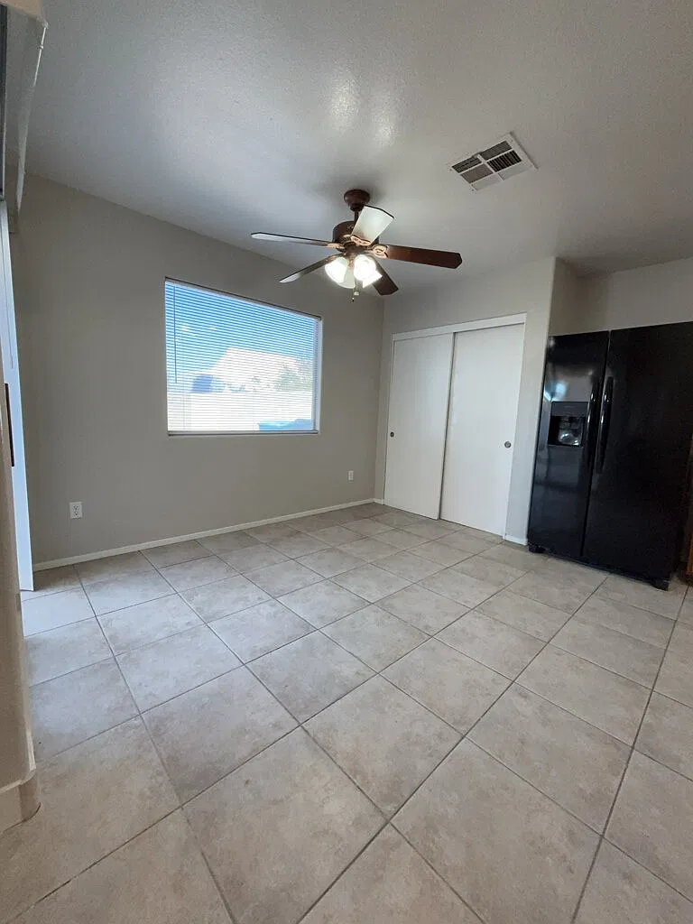 4 bed, 2.5 bath, 1891 sqft, $2,100 — Photo 2