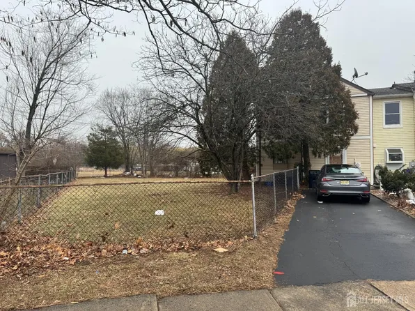 97 Redbud Rd, Piscataway, NJ 08854