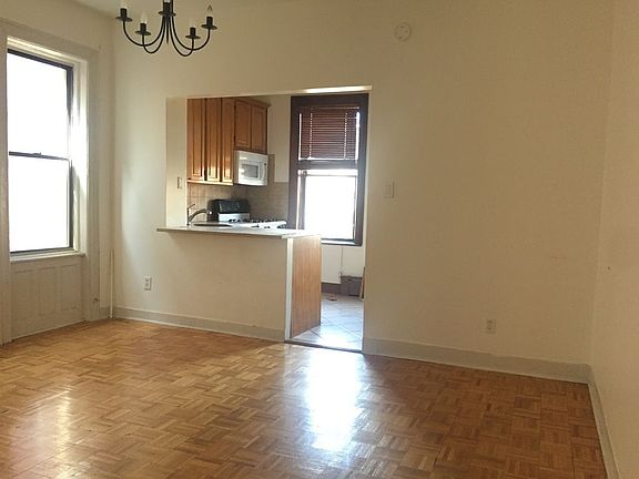 5th image of 513 Park Pl APT 3