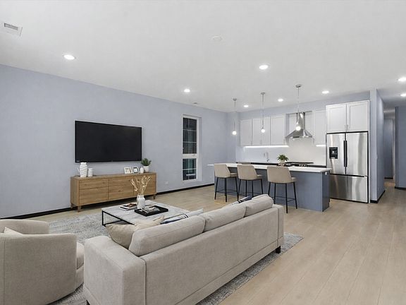 2nd image of 5830 N Lincoln Ave #1E