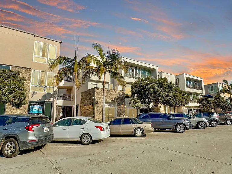924 Hornblend St #101 — Photo 1