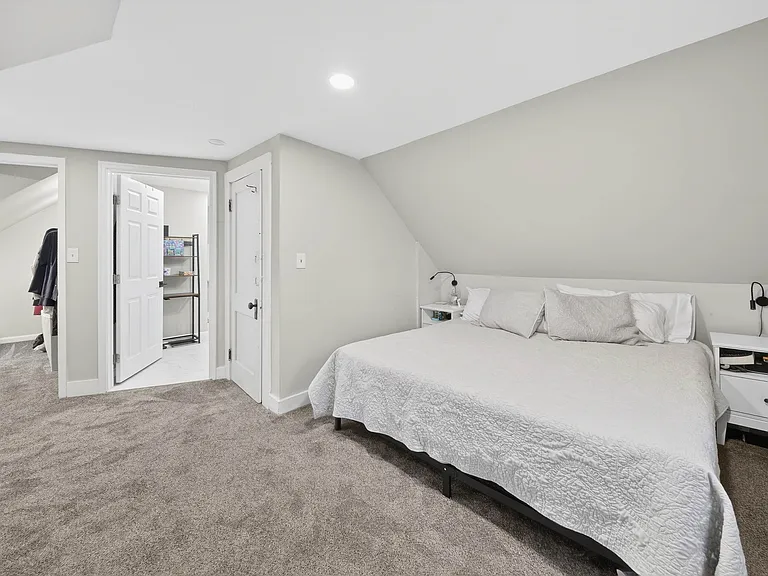 303 E Melrose Ave — Photo 12