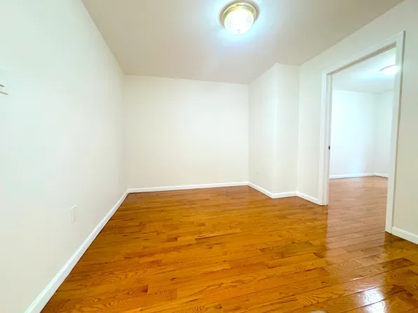 43-24 40th Street 1R image 1 of 7