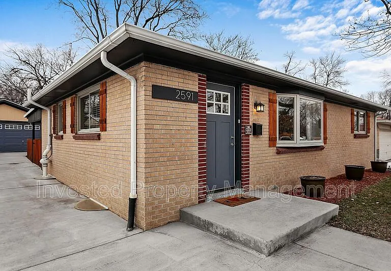 2591 S Raleigh St — Photo 3