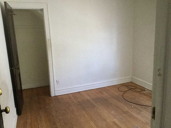 5th image of 6939 S Komensky Ave