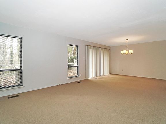 5th image of 277 Vista Dr