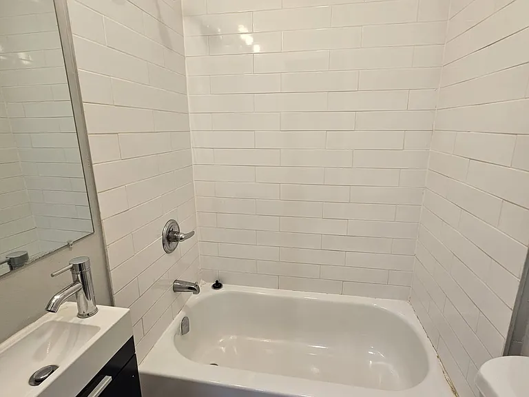 228 S 7th St #3 — Photo 6