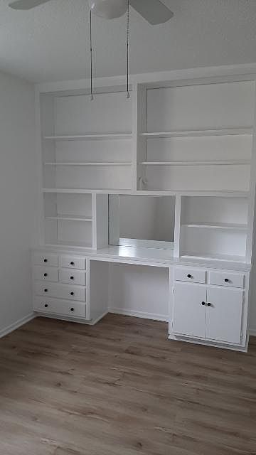 Bedroom shelfing unit