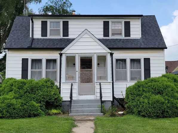 212 N Main St, Earlville, IL 60518