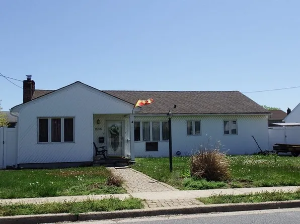 205 Division Ave, Massapequa, NY 11758